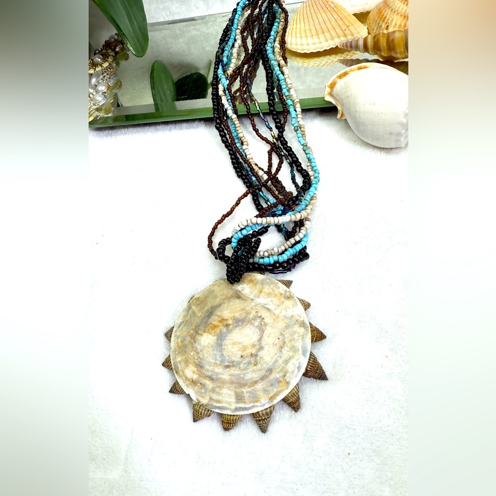 Shell Pendant Necklace with Beaded Strand - Picture 8 of 9
